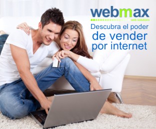 Pareja comprando por internet con tarjeta de cr&eacute;dito